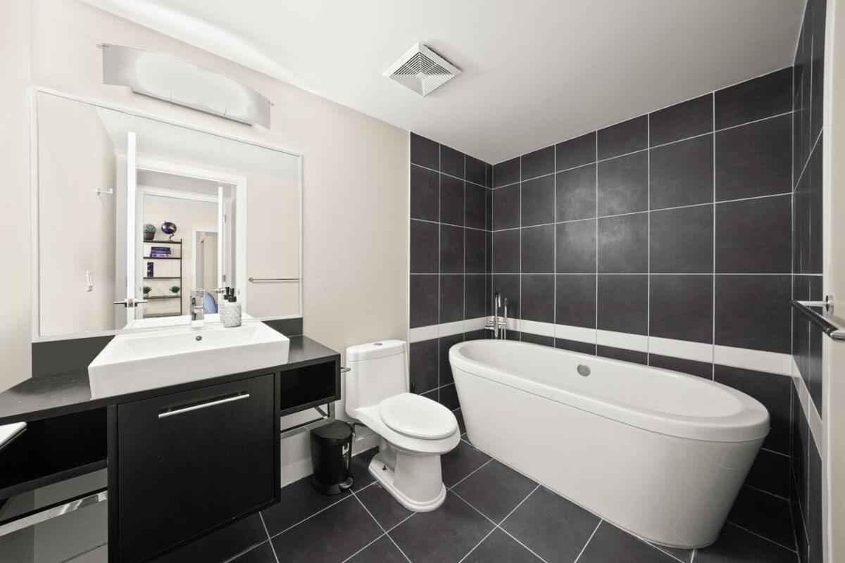 Dazzling Condo By Stadium Downtown With Free Parking Vancouver Exterior foto